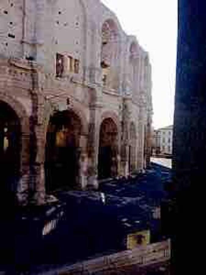 Ferienwohnung Reveil Vue Sur Les Arenes Arles Exterior foto